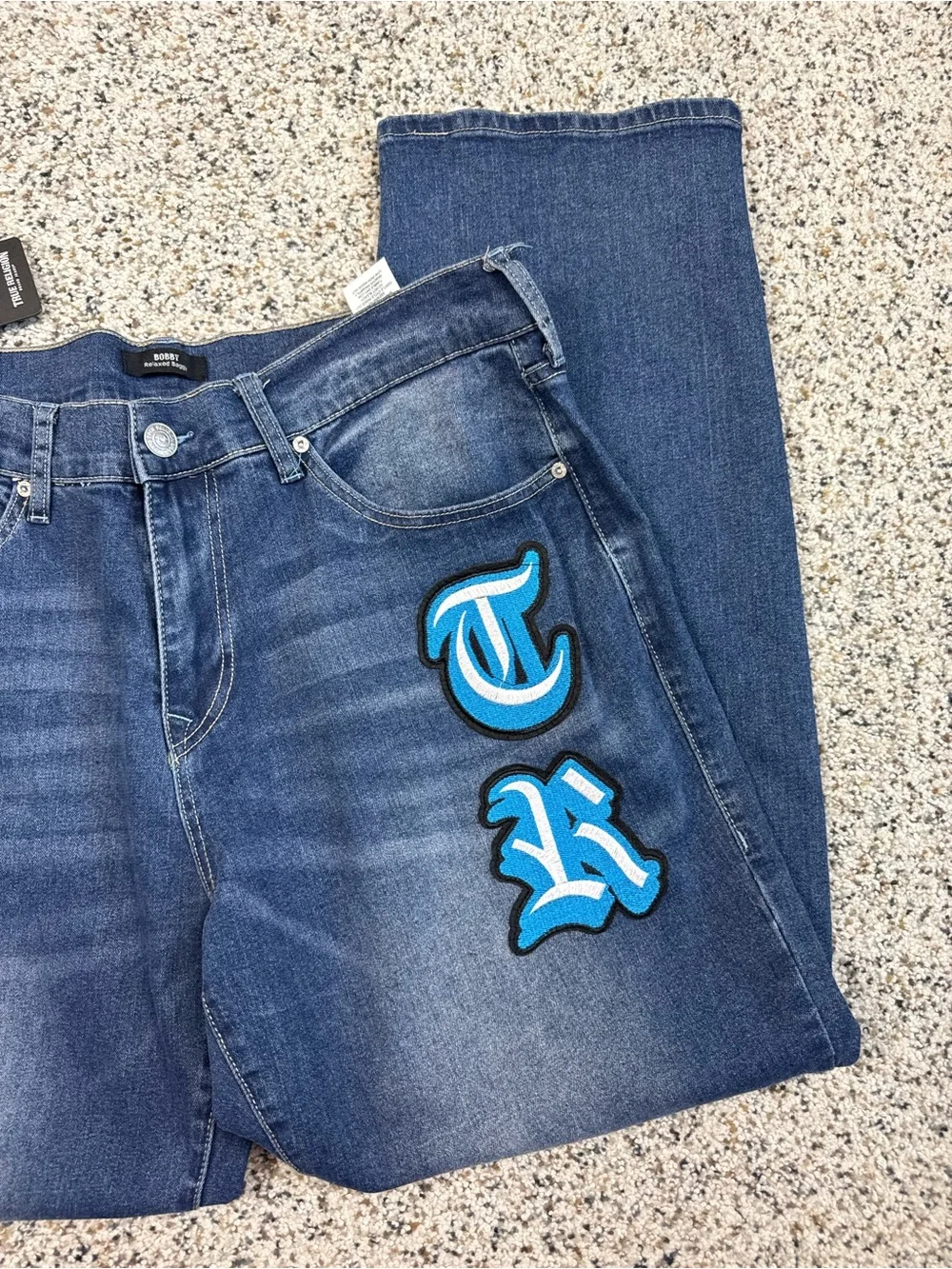 True Religion Bobby Jeans Mens 34 Relaxed Baggy Embroidered Patch Street Denim
